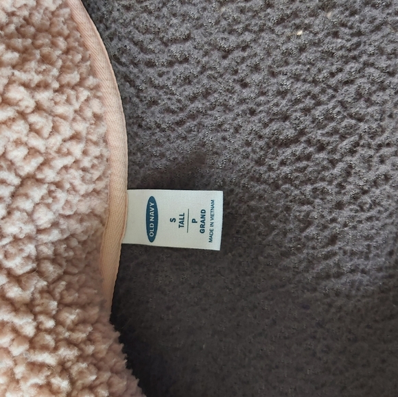 Old Navy Fleece Oversize Teddy Sweater with front pockets 3/4 zip - Picture 4 of 6